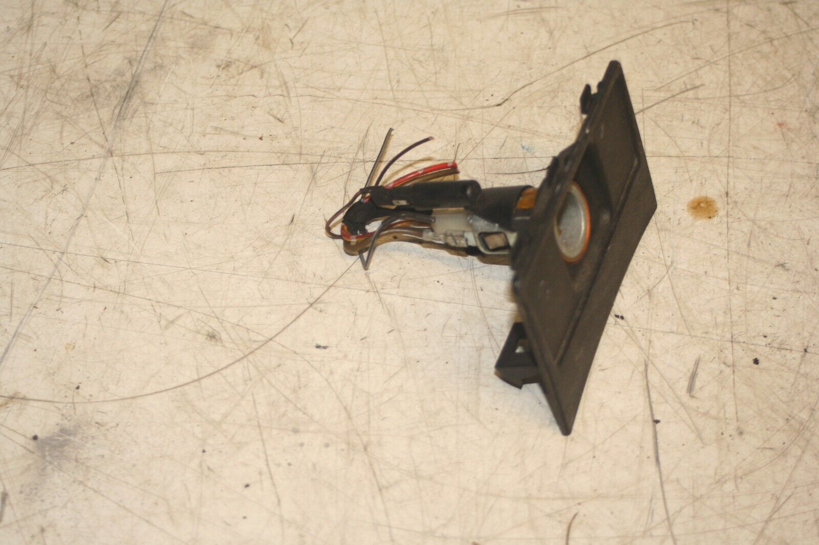 1988 BMW 735 7SERIES E32. 12V SOCKET CIGARETTE LIGHTER - Image 2