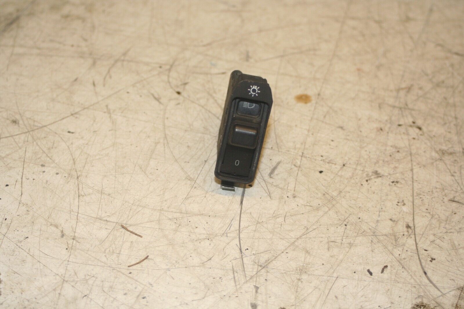 1988 BMW 735 7SERIES E32. LIGHT SWITCH - Image 2