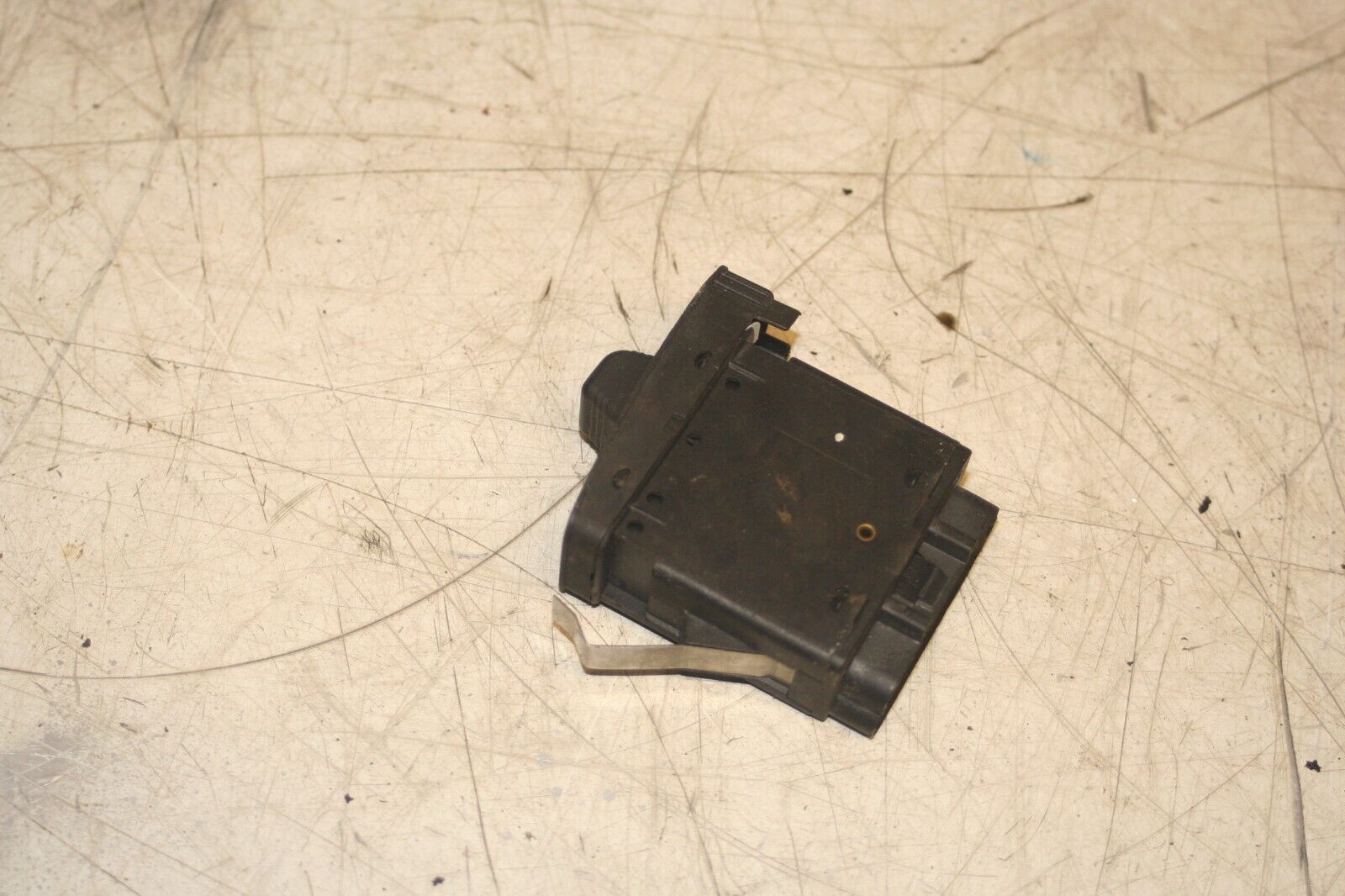 1988 BMW 735 7SERIES E32. LIGHT SWITCH - Image 3