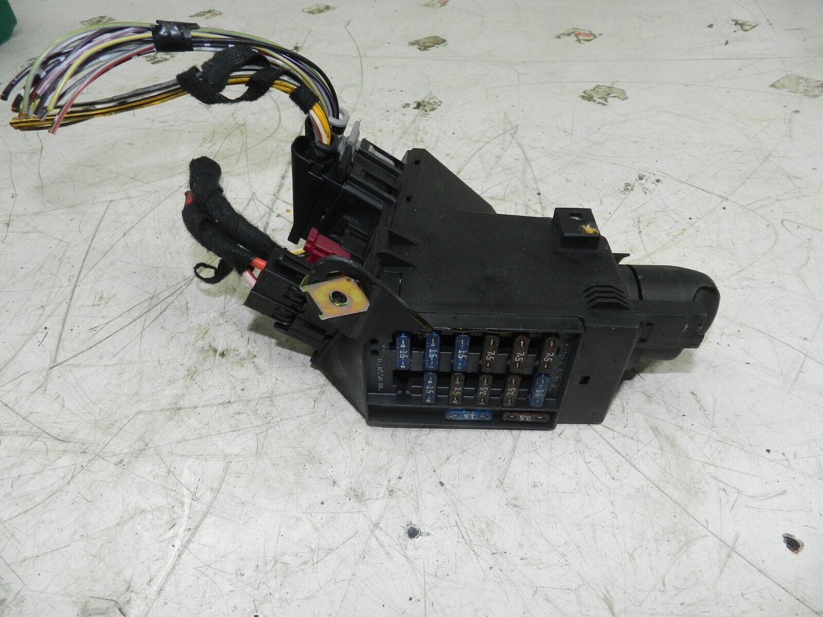 (131) 2002 MERCEDES BENZ E CLASS ESTATE W210. HEADLIGHT SWITCH WITH FUSE BOX