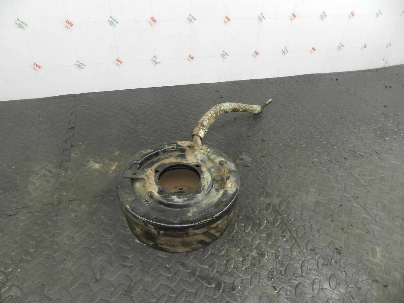 155 1999 LAND ROVER DISCOVERY 2 V8. HAND BRAKE DRUM - Image 2