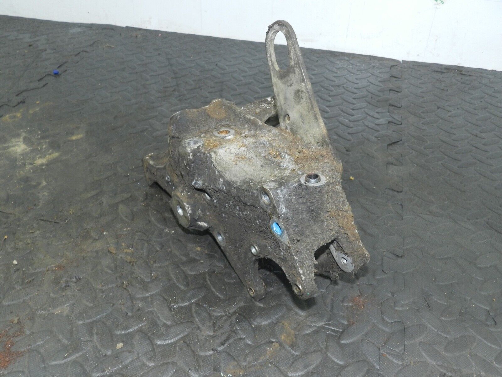 155 1999 LAND ROVER DISCOVERY 2 V8. ENGINE MOUNT BRACKET - Image 3