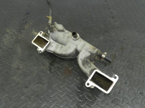 155 1999 LAND ROVER DISCOVERY 2 V8. FRONT OF INTAKE MANIFOLD