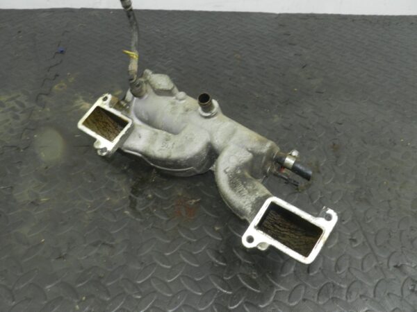155 1999 LAND ROVER DISCOVERY 2 V8. FRONT OF INTAKE MANIFOLD - Image 2