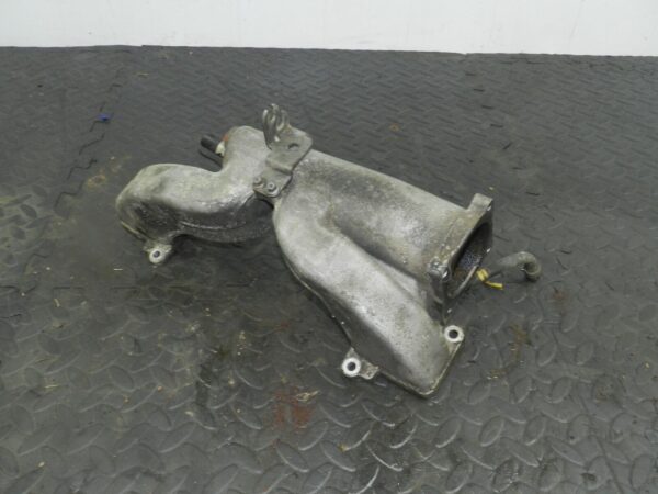 155 1999 LAND ROVER DISCOVERY 2 V8. FRONT OF INTAKE MANIFOLD - Image 3