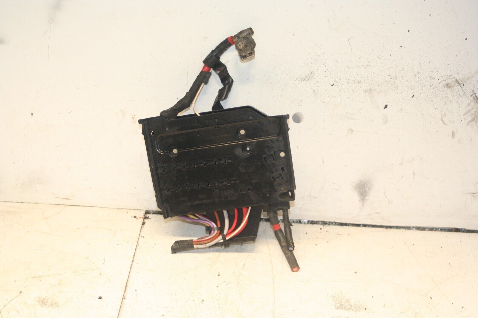 2014 FORD FOCUS MK3. BATTERY TERMINAL CONNECTOR FUSE BOX - Image 2