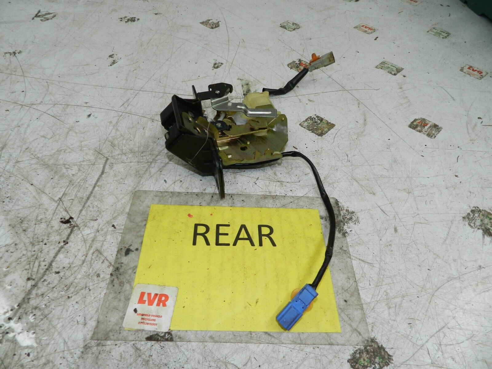 (138) 1998 HONDA ACCORD MK6. BOOT LID TAIL GATE LATCH CATCH