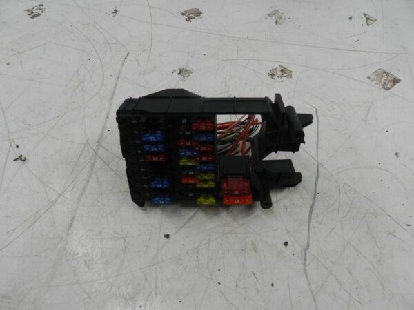(131) 02 MERCEDES E CLASS ESTATE W210. FUSE BOX BOARD