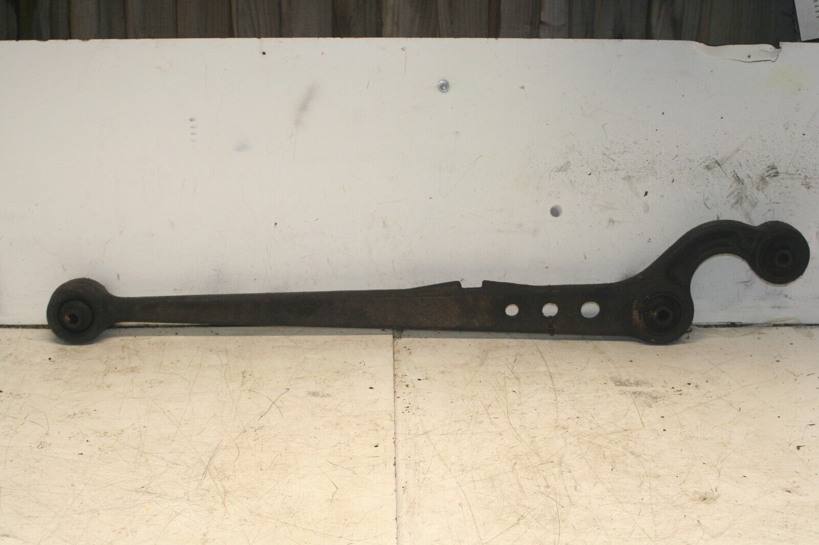 2001 LAND ROVER DISCOVERY 2 TD5. PASSENGER SIDE FRONT RADIUS ARM - Image 3