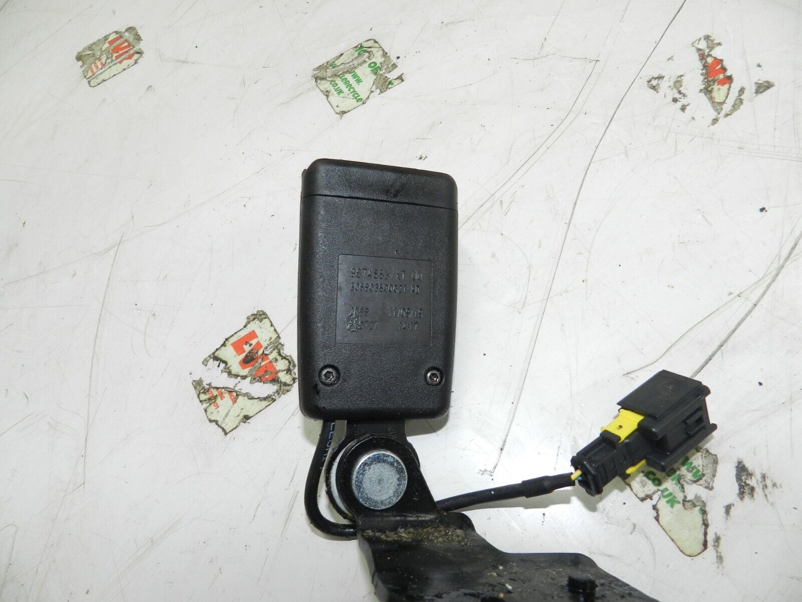 2012 CITROEN C4 VTS MK2 HATCHBACK. REAR SEAT BELT BUCKLE CLAMP - Image 2