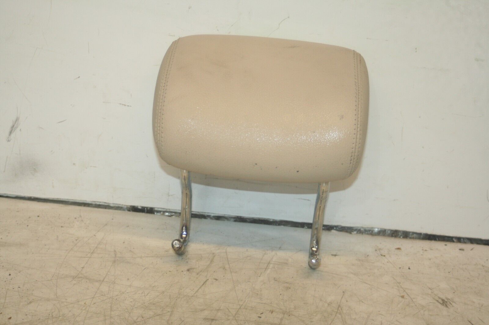 2005 MERCEDES S CLASS W220. REAR SEAT HEADREST