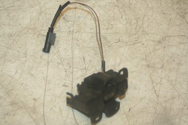 2005 MERCEDES S CLASS W220. BONNET LATCH