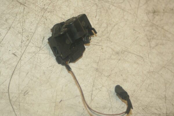 2005 MERCEDES S CLASS W220. BONNET LATCH - Image 2