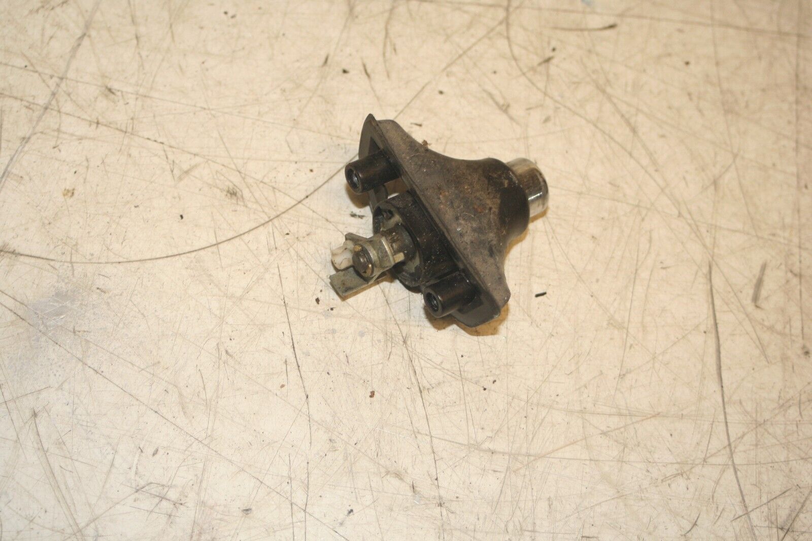 1988 BMW 735 7SERIES E32. BOOT LID TAILGATE LOCK BUTTON OPEN NO KEY - Image 2