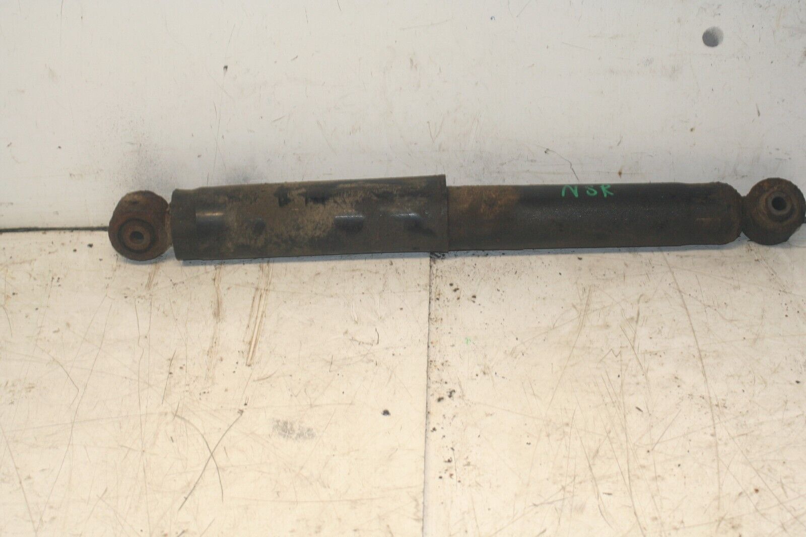 2001 LAND ROVER DISCOVERY 2 TD5. PASSENGER SIDE REAR SHOCK UNIT - Image 2