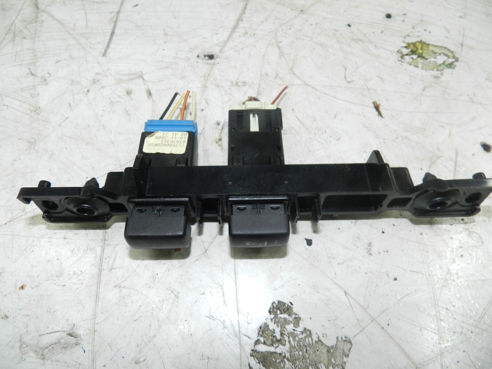 2006 LAND ROVER FREELANDER 1 FACELIFT TD4 L314. PDC PARKING DISTANCE SWITCH - Image 3