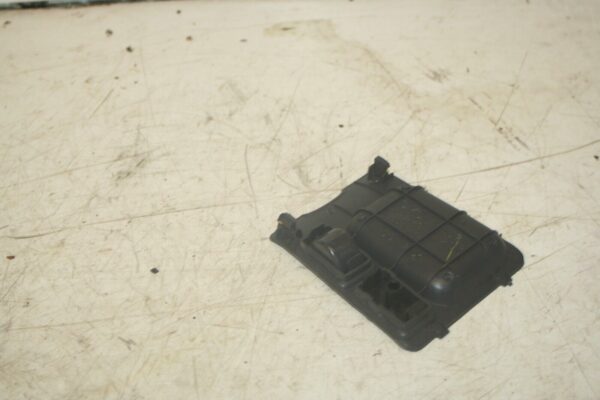 (98) TOYOTA RAV 4 MK1. CENTRE CONSOLE TRIM 58839-42010 LOWER TRAY - Image 3