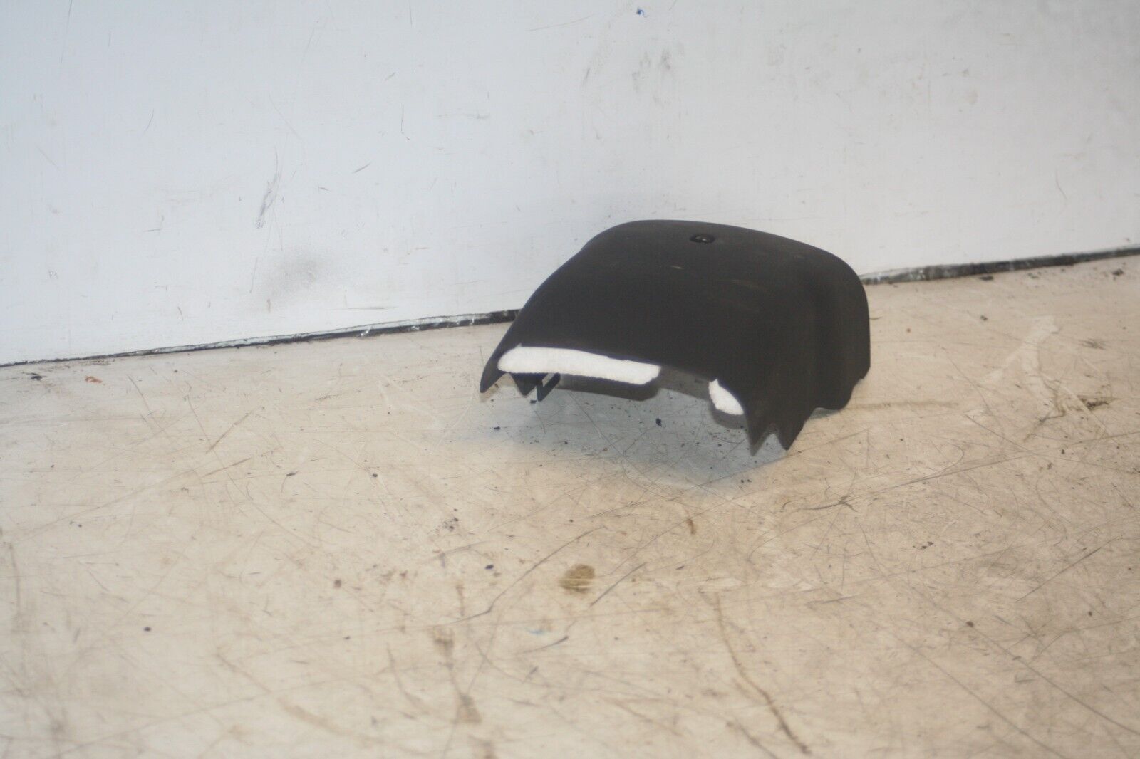 2004 LEXUS IS200. STEERING COWLING LOWER - Image 2