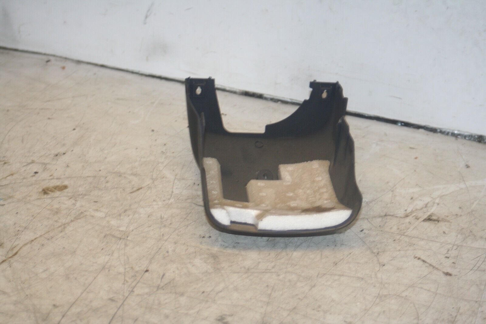 2004 LEXUS IS200. STEERING COWLING LOWER - Image 3