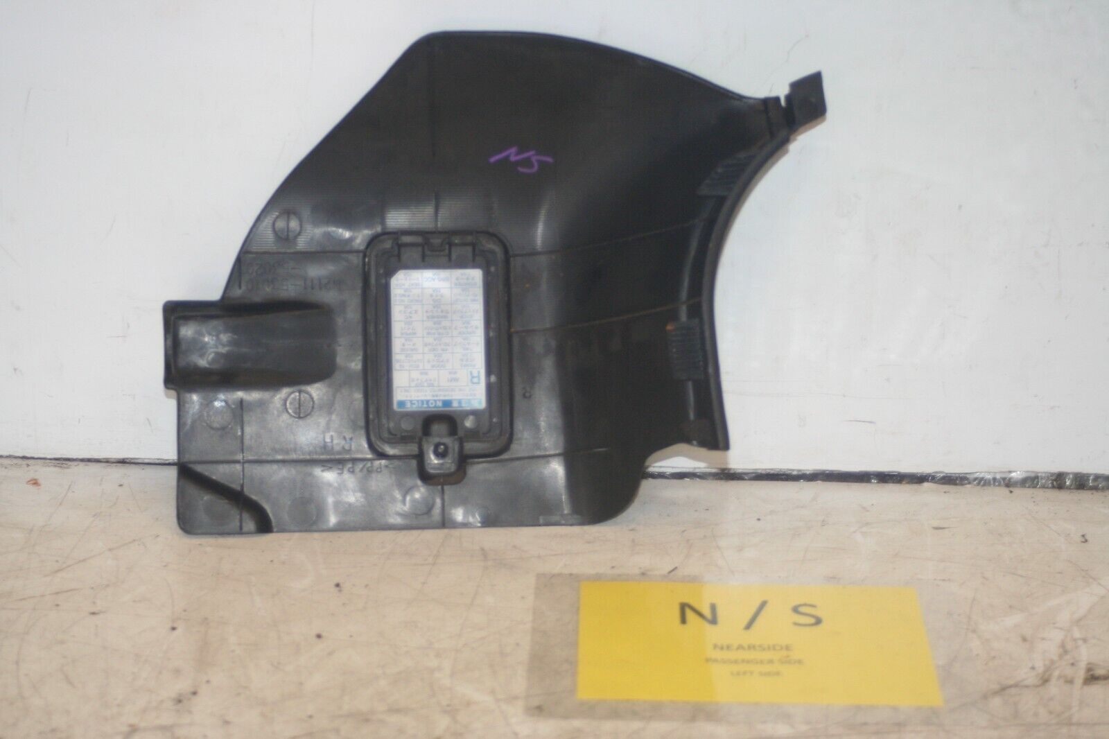 2004 LEXUS IS200. PASSENGER SIDE SILL TRIM FRONT A PILLAR LOWER - Image 3