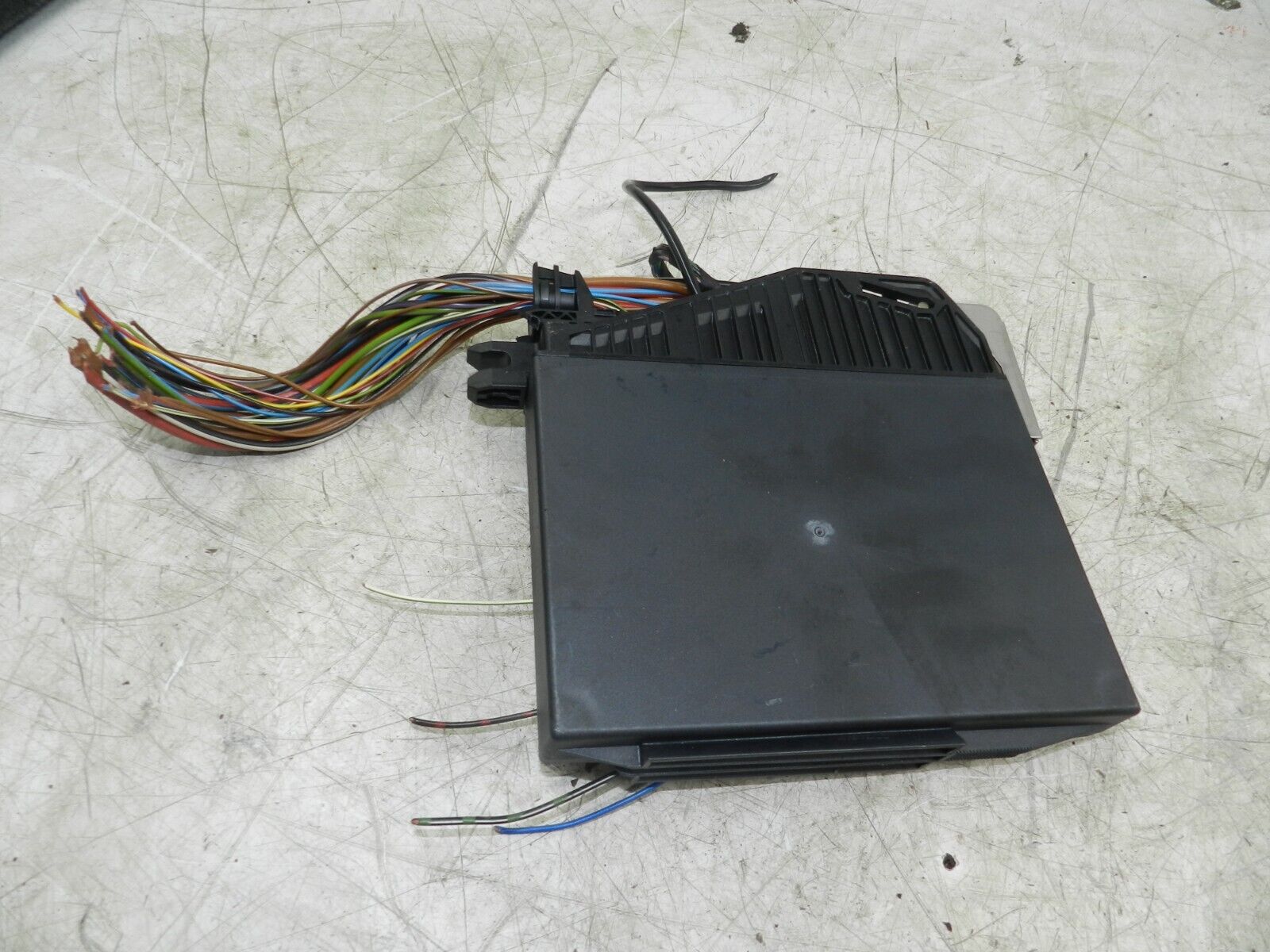 (141) MERCEDES E CLASS SALOON W210. 2108203826 ECU BODY CONTROL UNIT MODULE - Image 4