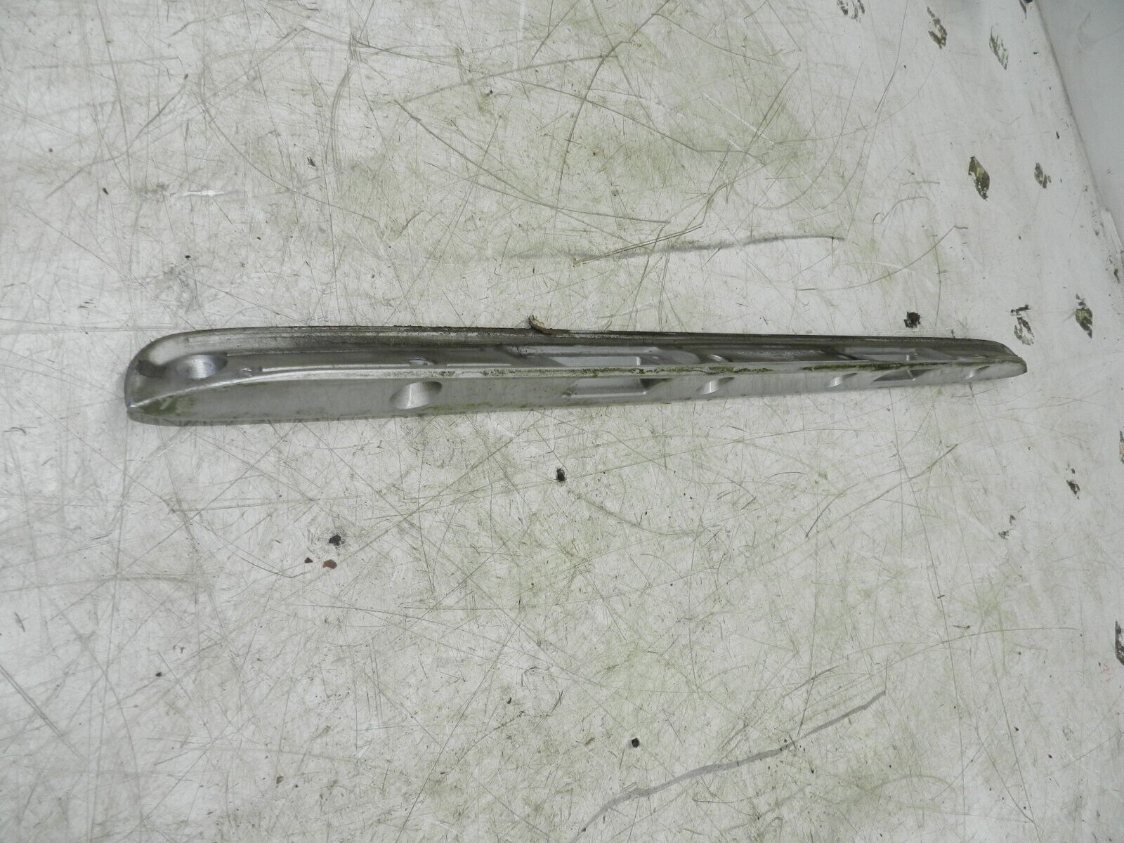 (141) MERCEDES E CLASS SALOON W210. BOOT LID TAIL GATE HANDLE