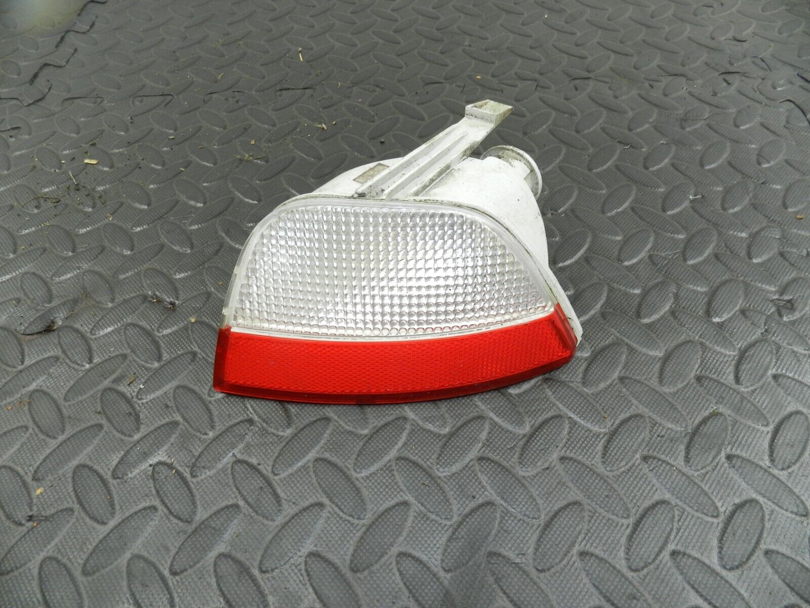 151. 2008 FORD FOCUS MK2 TITANIUM. REAR BUMPER LIGHT