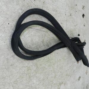 (141) MERCEDES E CLASS SALOON W210. DOOR RUBBER