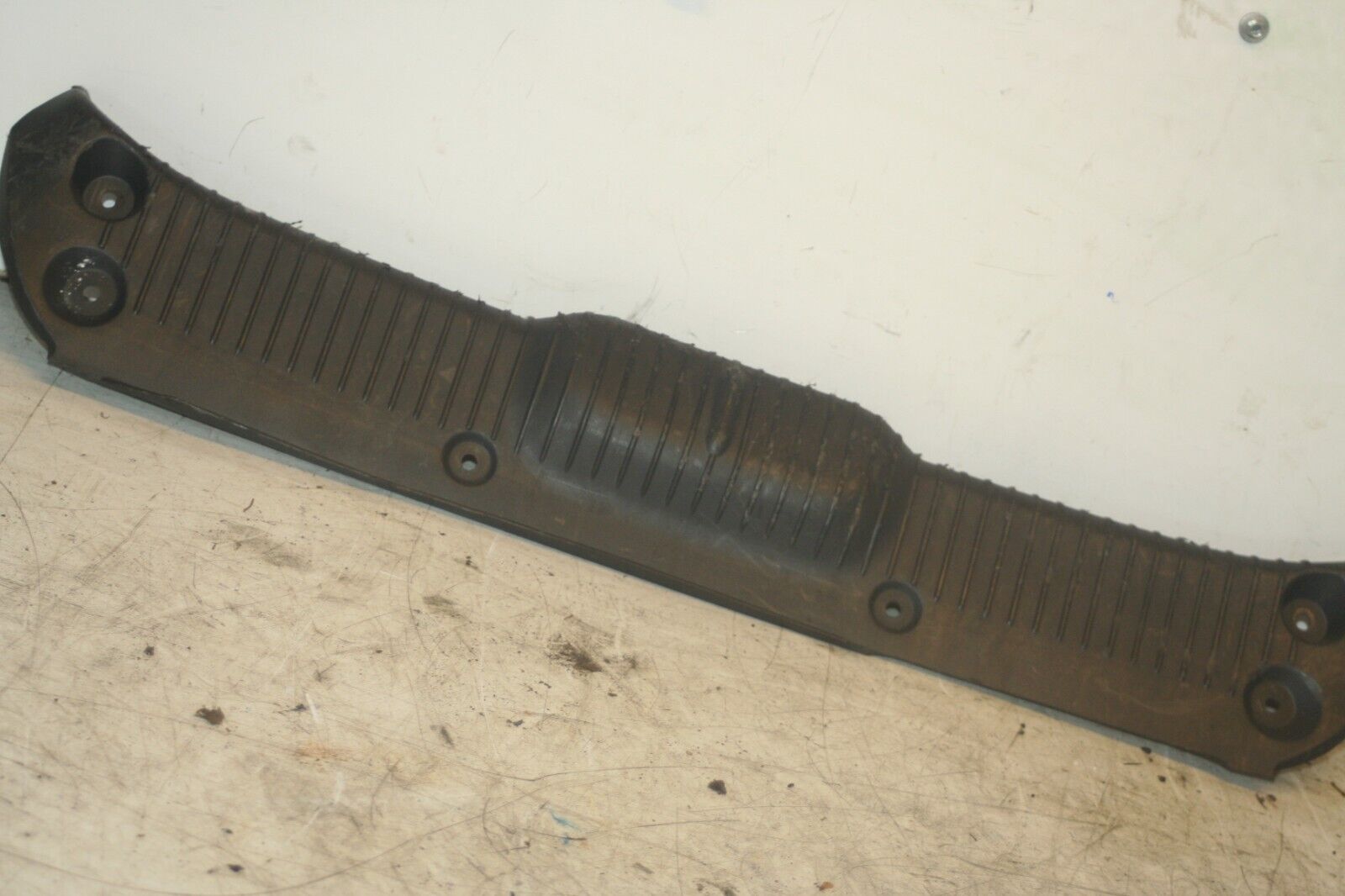 JAGUAR S TYPE. BOOT TAILGATE LOADING SCUFF PANEL TRIM