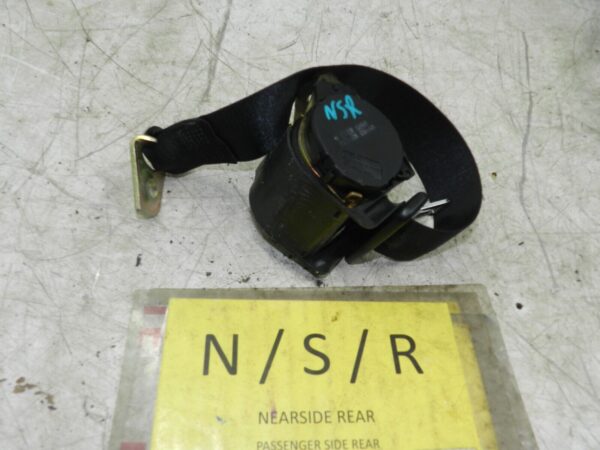 (141) MERCEDES E CLASS SALOON W210. PASSENGER SIDE REAR SEAT BELT
