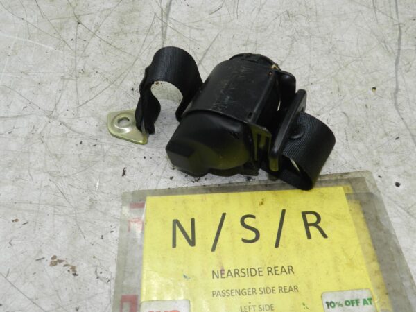 (141) MERCEDES E CLASS SALOON W210. PASSENGER SIDE REAR SEAT BELT - Image 2