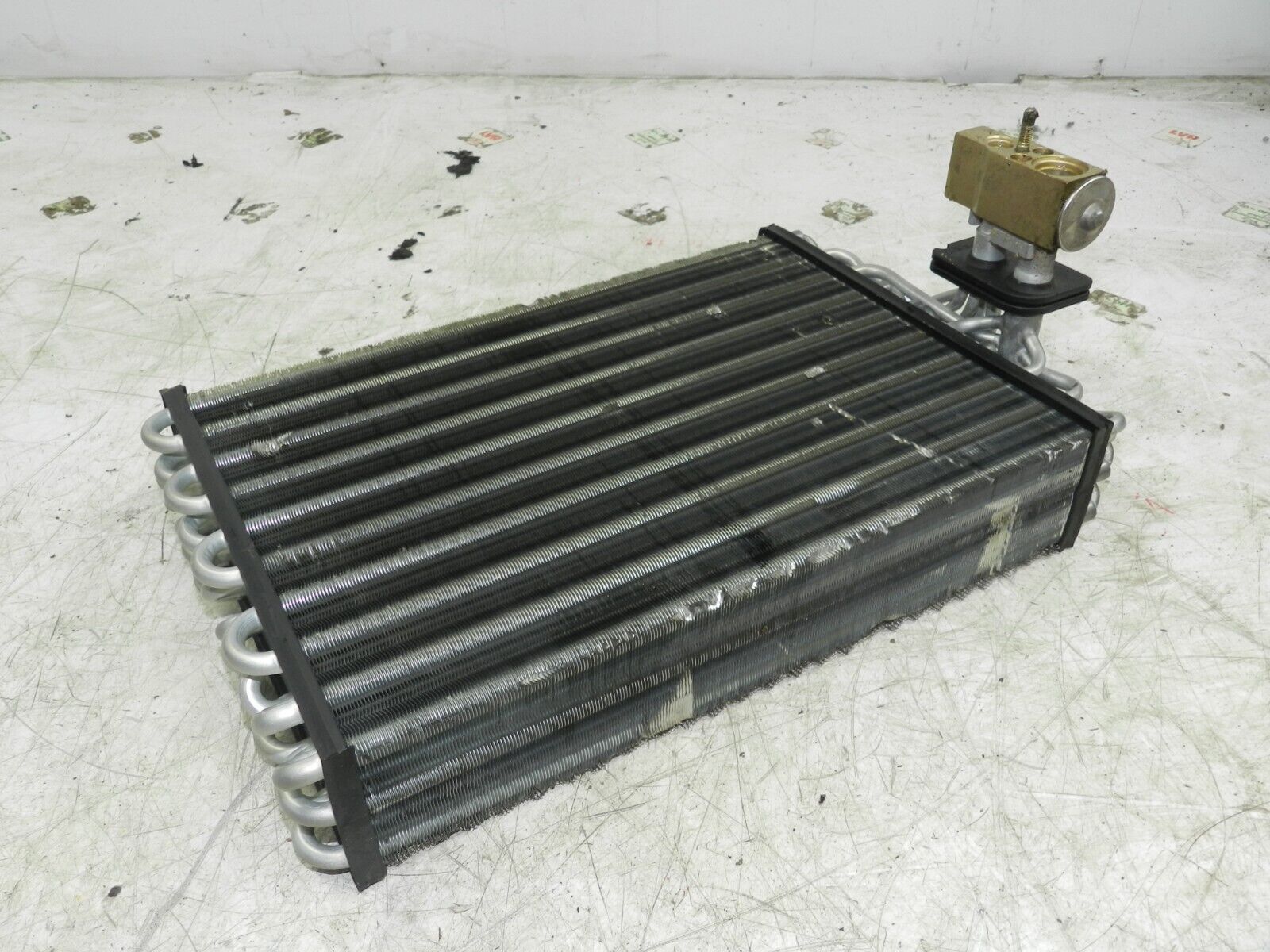 (141) MERCEDES E CLASS SALOON W210. AIR CON MATRIX RADIATOR - Image 2