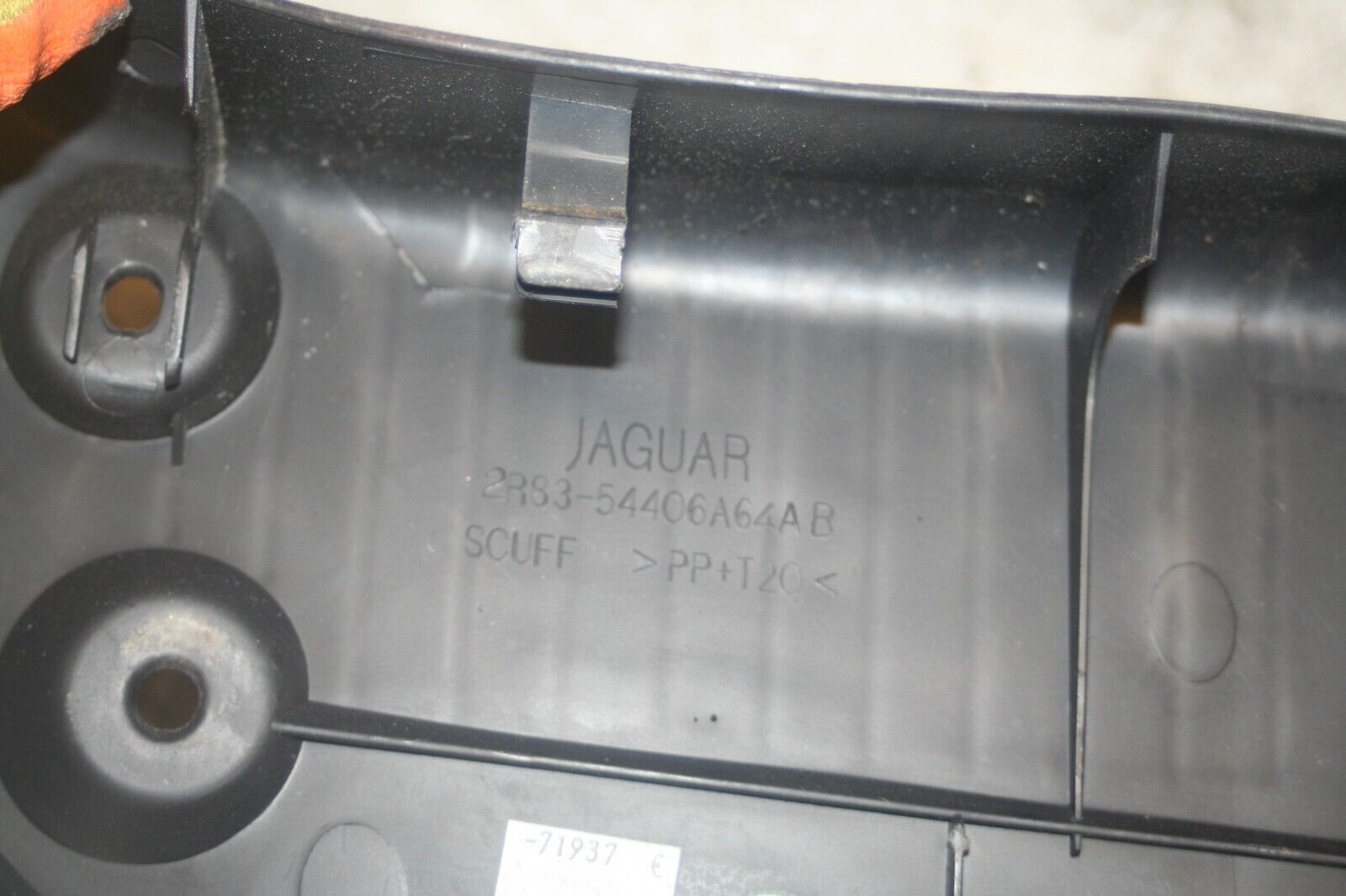 JAGUAR S TYPE. BOOT TAILGATE LOADING SCUFF PANEL TRIM - Image 3