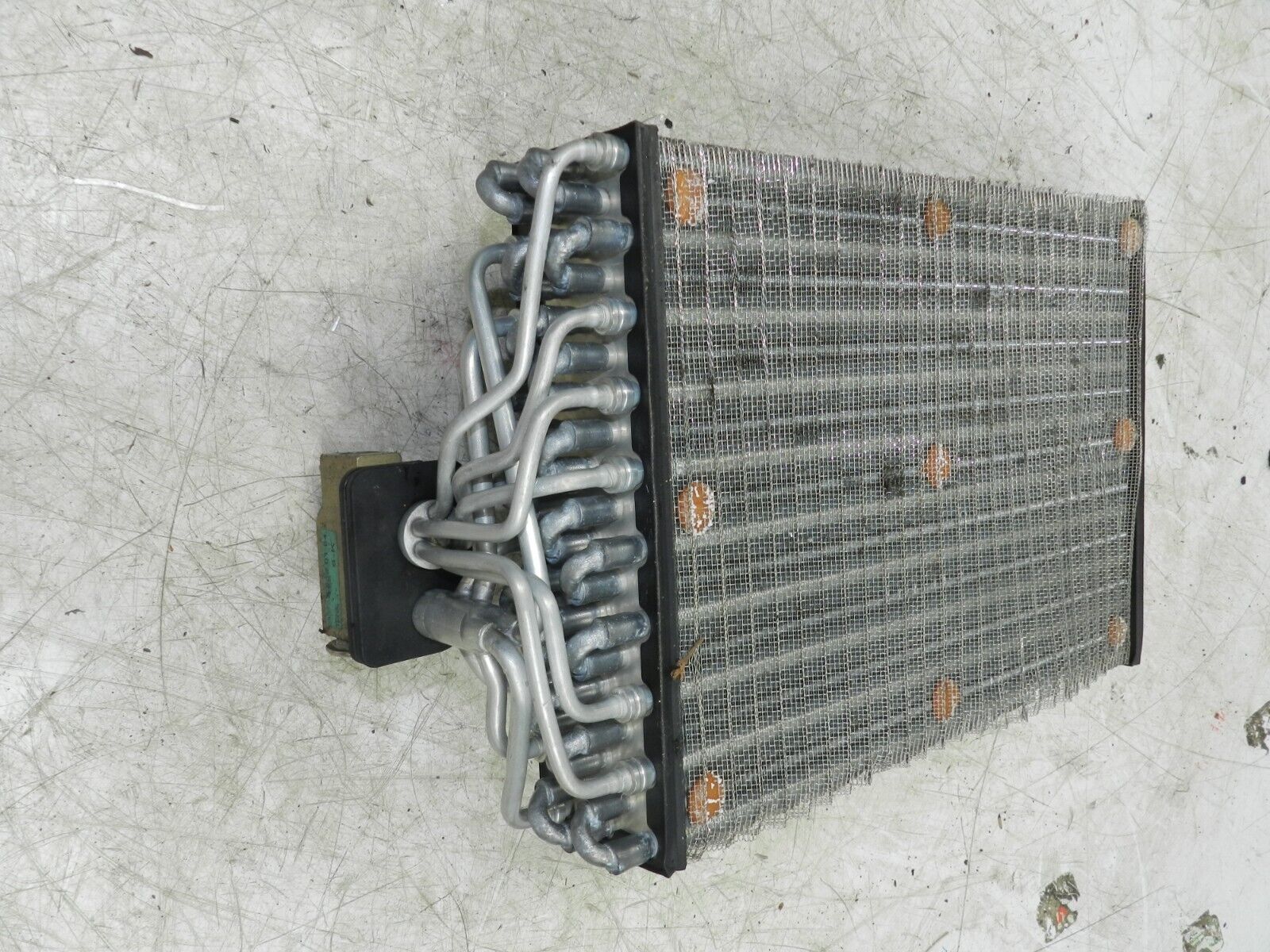 (141) MERCEDES E CLASS SALOON W210. AIR CON MATRIX RADIATOR - Image 6