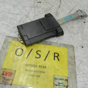 (141) MERCEDES E CLASS SALOON W210. DRIVER SIDE REAR DOOR STAY STRAP CHECK