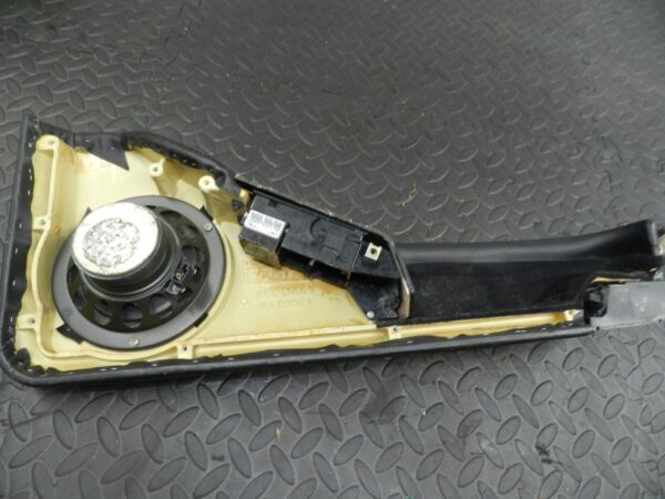147. JAGUAR XJ6 XJ40. DOOR CARD LOWER TRIM PANEL - Image 4