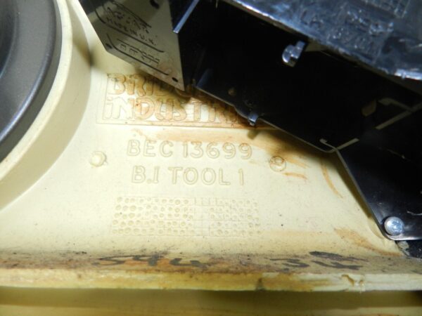147. JAGUAR XJ6 XJ40. DOOR CARD LOWER TRIM PANEL - Image 6