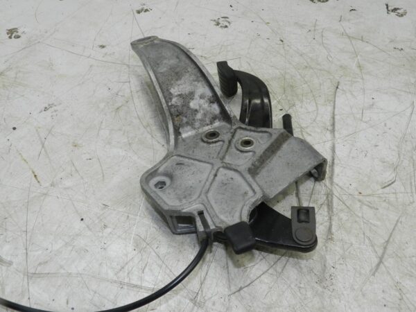 (141) MERCEDES E CLASS SALOON W210. HANDBRAKE FOOT PEDAL AND CABLE - Image 2