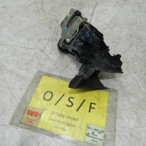 (141) MERCEDES E CLASS SALOON W210. DRIVER SIDE FRONT DOOR LOCK MECHANISM
