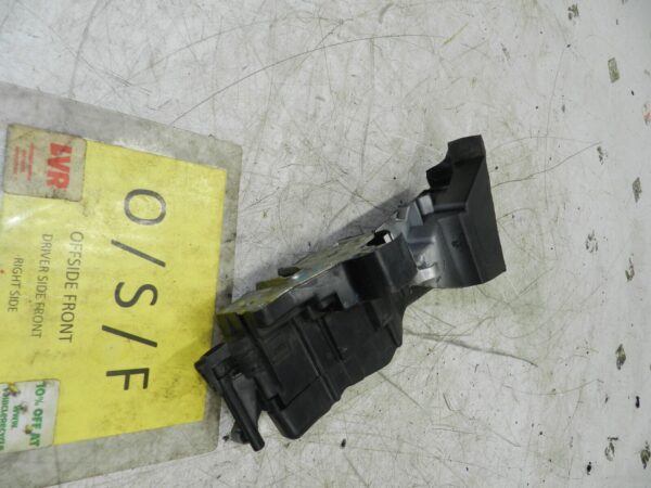 (141) MERCEDES E CLASS SALOON W210. DRIVER SIDE FRONT DOOR LOCK MECHANISM - Image 4