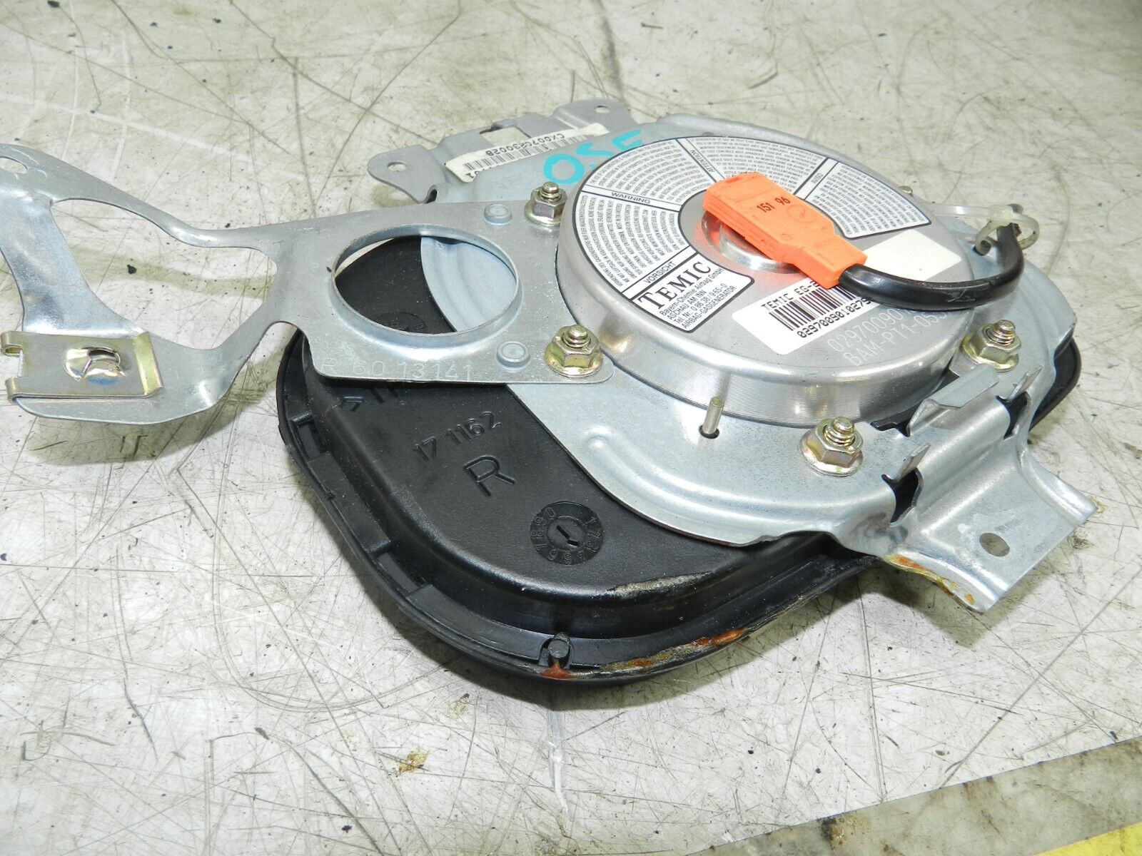 (141) MERCEDES E CLASS SALOON W210. DRIVER SIDE FRONT DOOR LOCK AIR BAG - Image 2