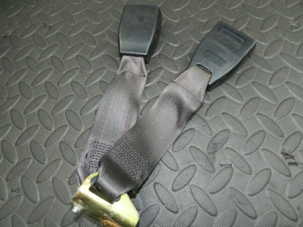 147. JAGUAR XJ6 XJ40. REAR SEAT BELT BUCKLES CLAMP