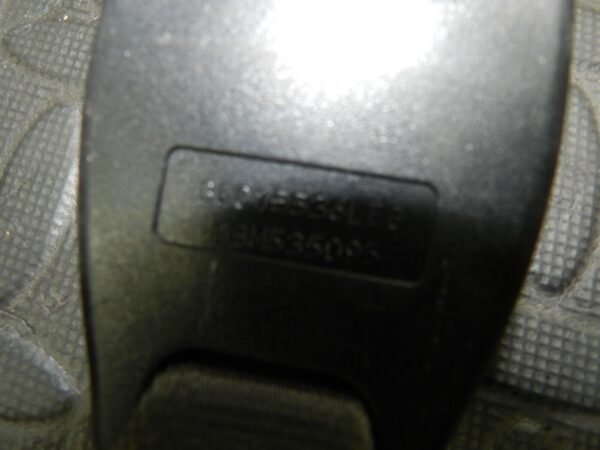 147. JAGUAR XJ6 XJ40. REAR SEAT BELT BUCKLES CLAMP - Image 2