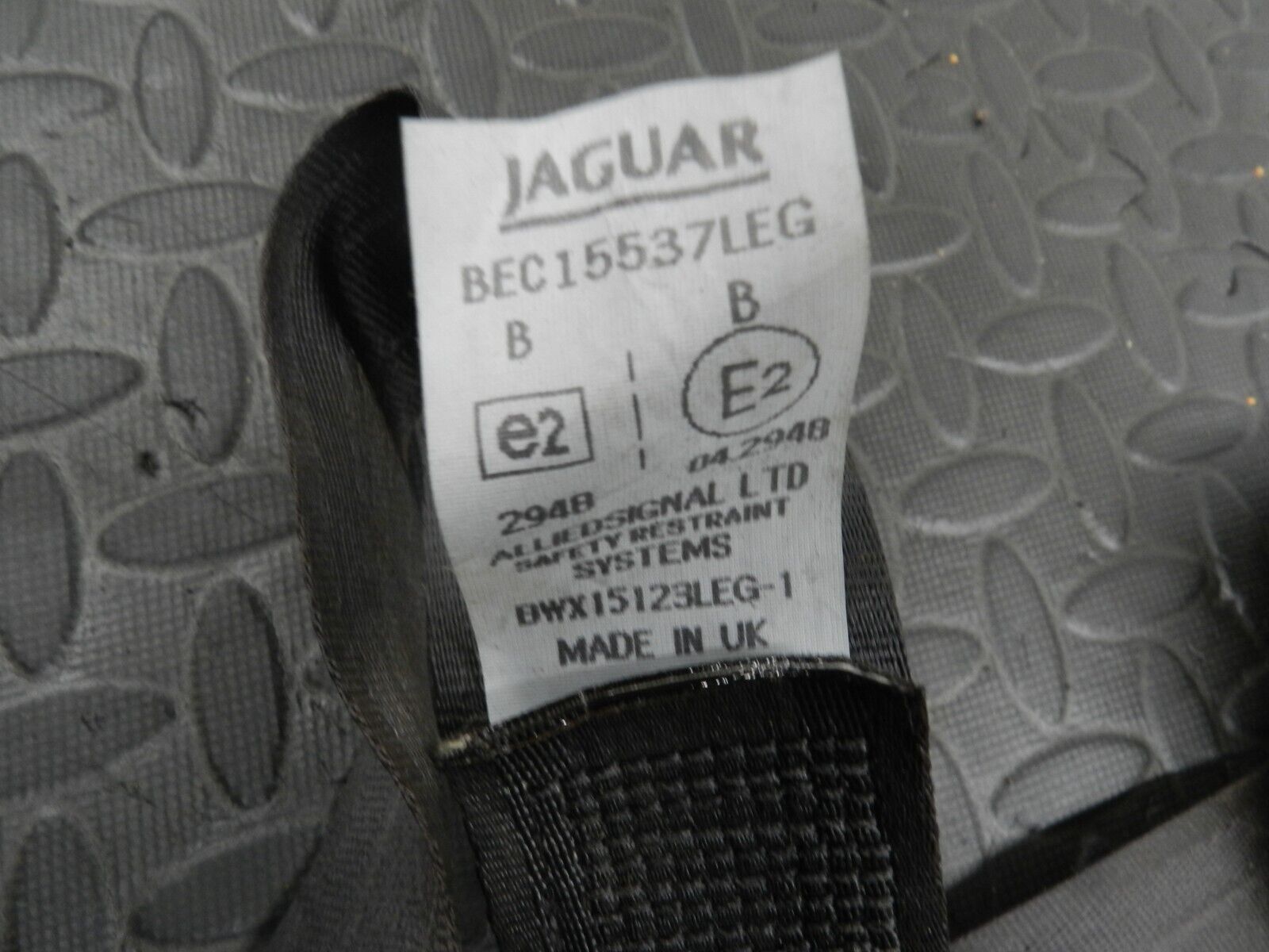 147. JAGUAR XJ6 XJ40. REAR MIDDLE SEAT BELT AND BUCKLE CLIP - Image 5