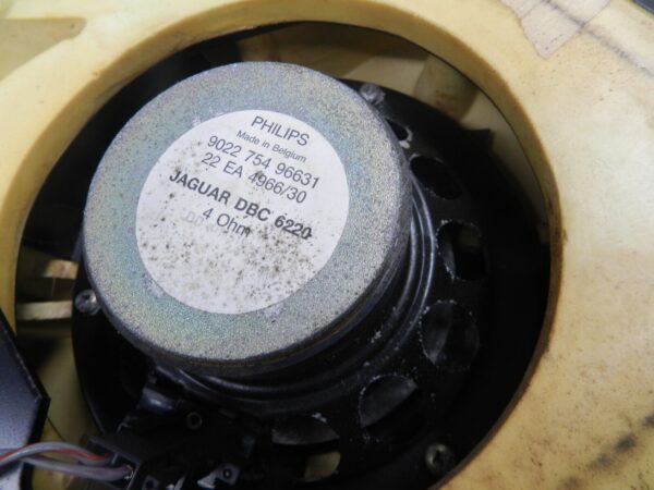 147. JAGUAR XJ6 XJ40. LOWER DOOR CARD - Image 6