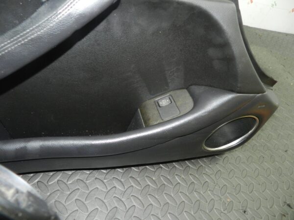147. JAGUAR XJ6 XJ40. LOWER DOOR CARD - Image 4