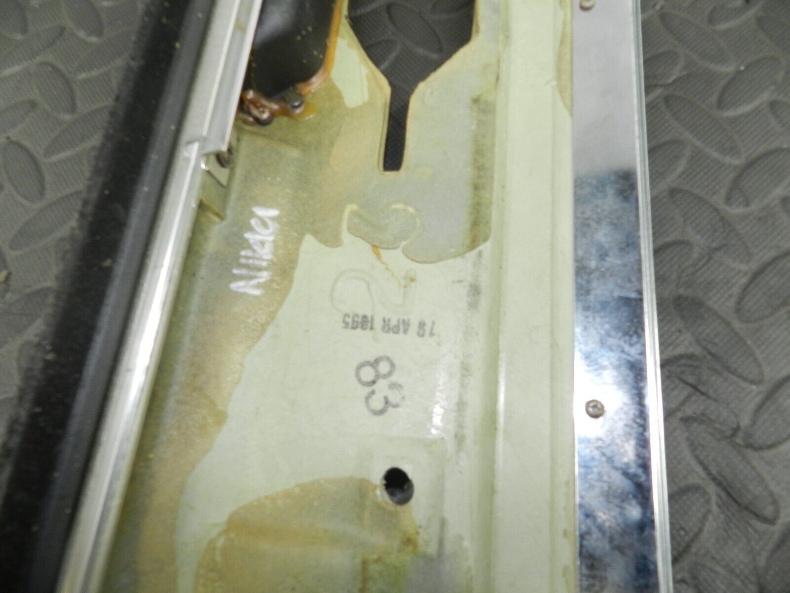 147. JAGUAR XJ6 XJ40. DOOR CARD UPPER TRIM - Image 3