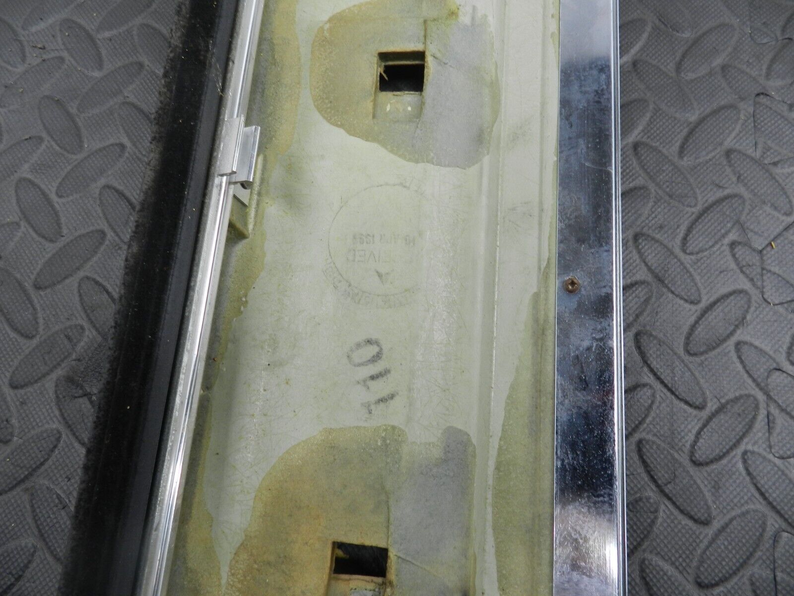 147. JAGUAR XJ6 XJ40. DOOR CARD UPPER TRIM - Image 4