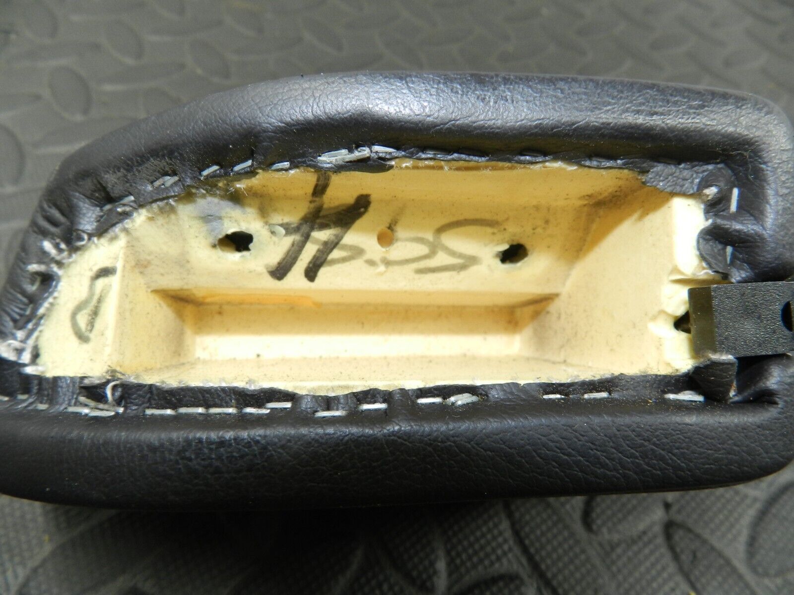 147. JAGUAR XJ6 XJ40. DOOR CARD HANDLE - Image 6