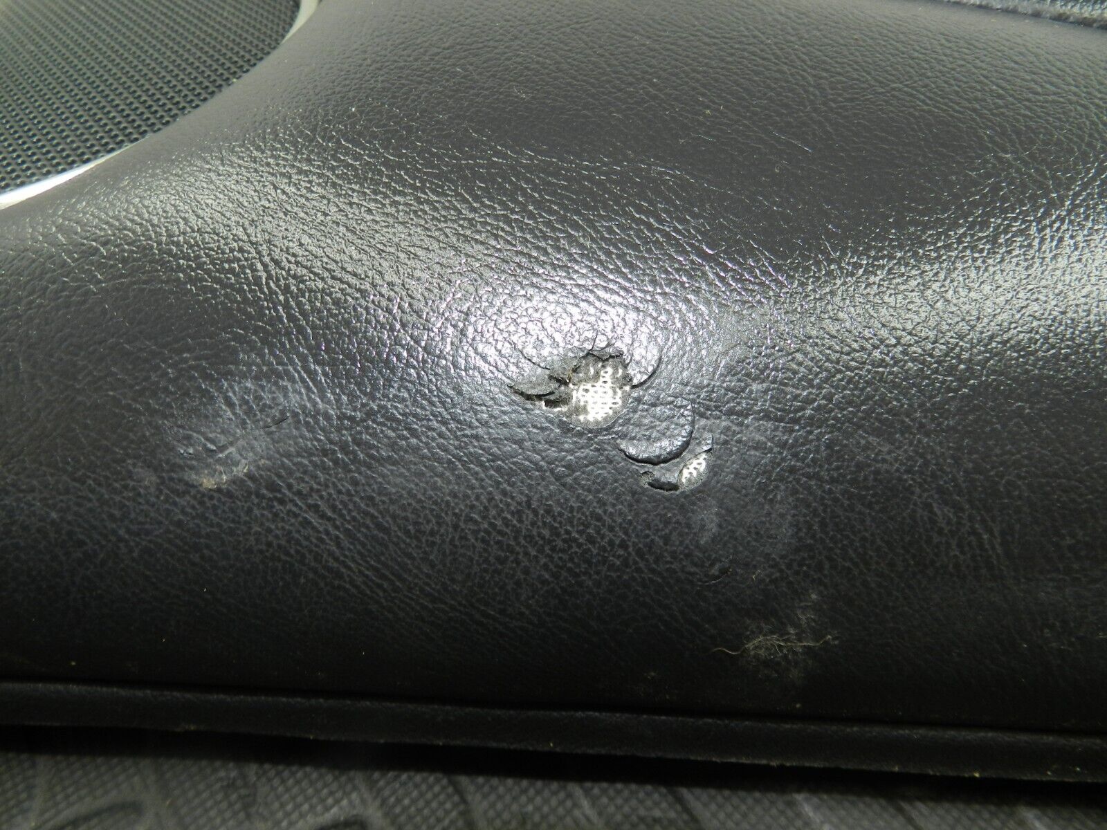 147. JAGUAR XJ6 XJ40. DOOR CARD LOWER TRIM - Image 2